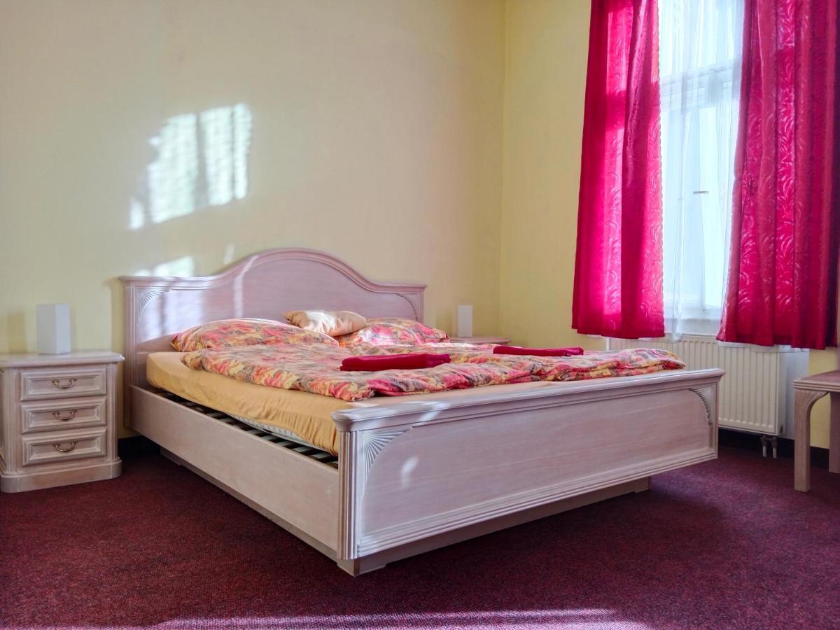 St. Maur Bečov nad Teplou Exterior foto
